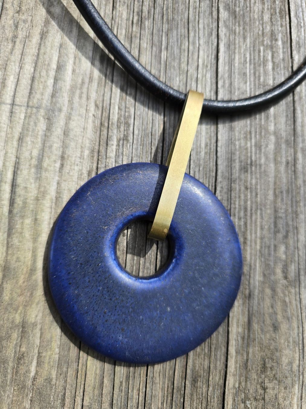 Catenine: Schmuck: Collier Leder mit Keramikanhänger – Usato da Romanshorn venduto da Rachacha 1
