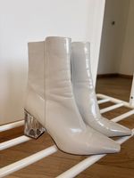 Damen Stiefeletten Lackoptik mit Plexiglas Absatz