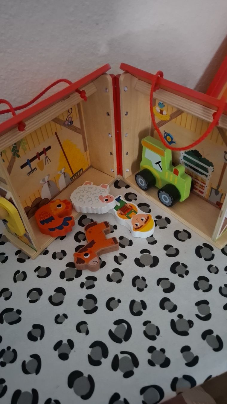 Casette per bambini: Spielhaus mit Tieren – Nuovo (secondo la descrizione) da Zürich venduto da suk_g6hp