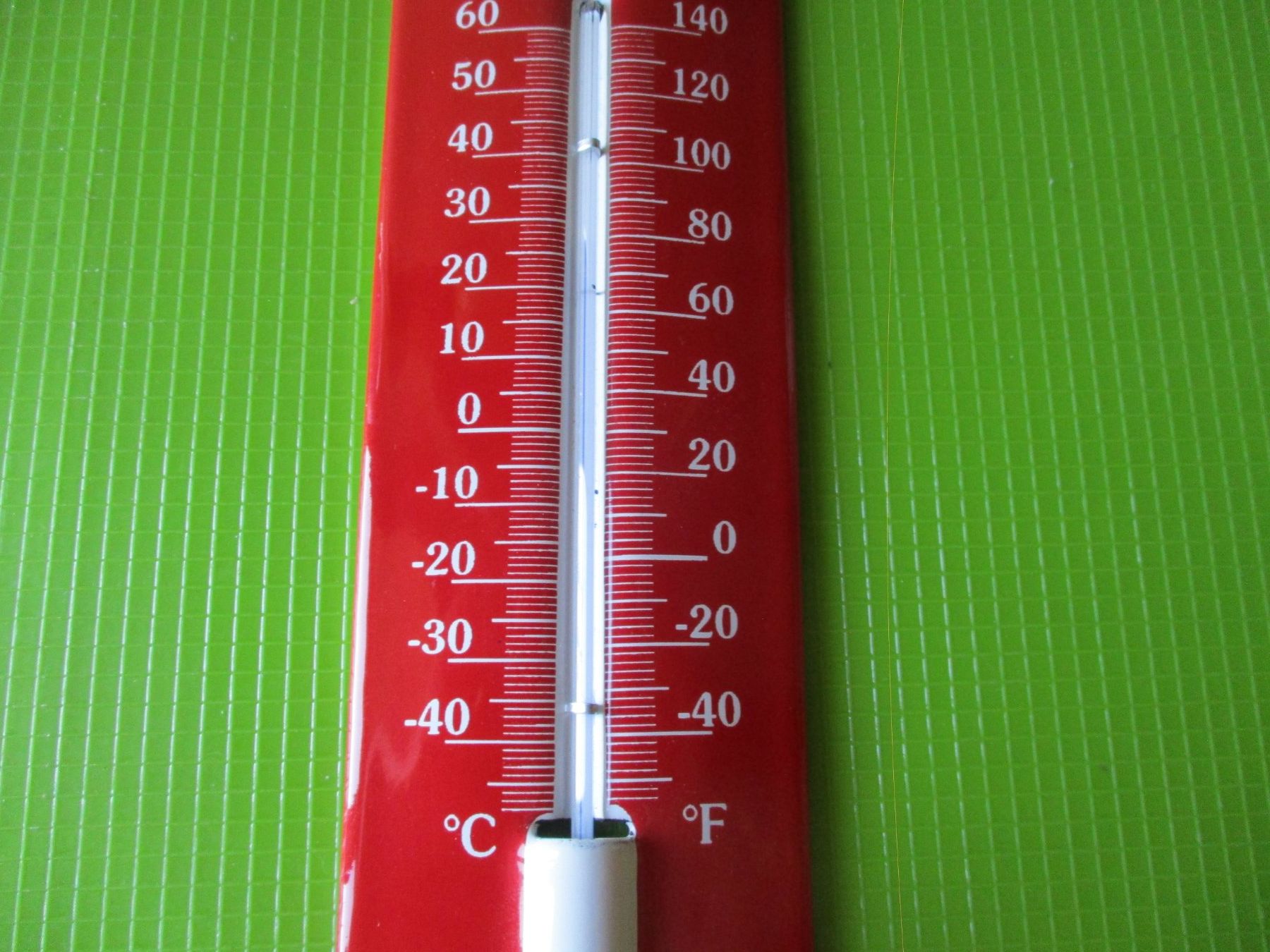 Esso Insegne: Esso Thermometer Emailschild ca. 30x6cm Repro – Usato da Ottikon Gossau ZH venduto da hokuspokus 2