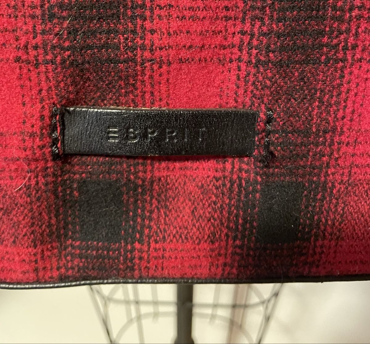 Esprit Borse da donna: Esprit Shopper, Karo rot-schwarz mit gewebtem Blumenmuster – Nuovo (secondo la descrizione) da Zürich venduto da Popcorn-Vintage 3