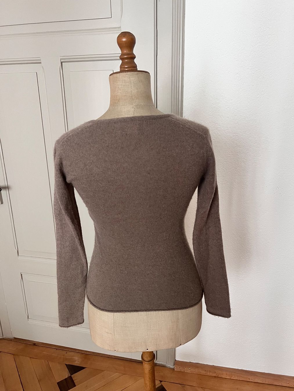 Maglioni & Felpe: 100% Kaschmirpullover, V-Ausschnitt, From Future,Gr. XS – Nuovo (secondo la descrizione) da Luzern venduto da dos_2fbx 1