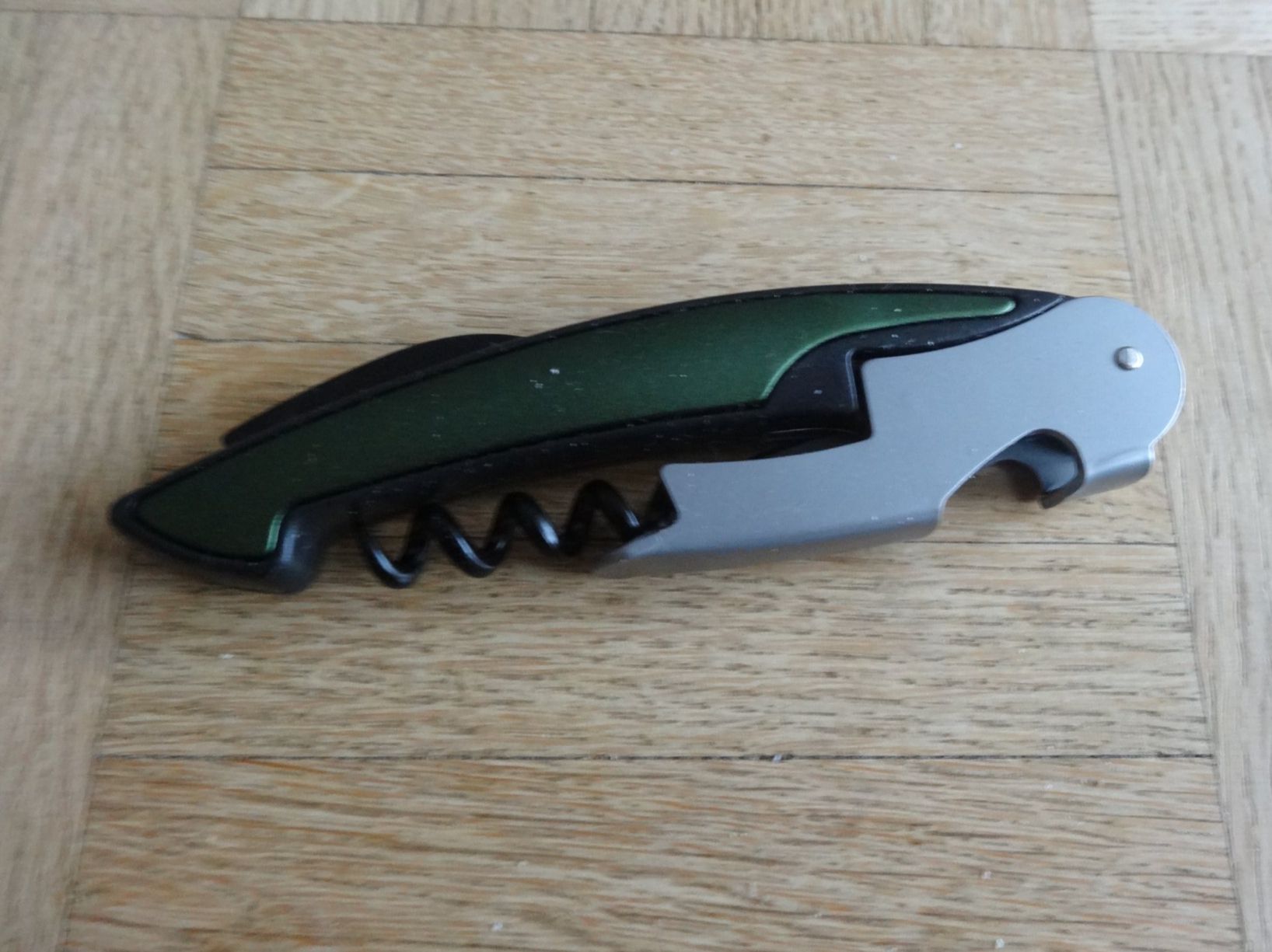 Taschenmesser: Couteau vert  12 CM environ fermé Décapsuleur Tire-bouchons – Gebraucht aus Romanel-sur-Lausanne von Swift13 3