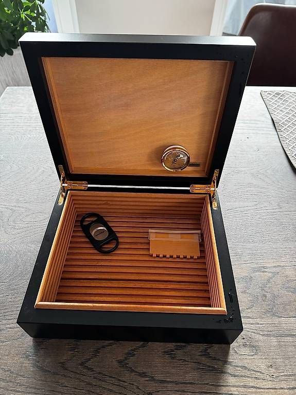 Humidor per sigari: Humidor Marke adorini  – Nuovo e nell'imballaggio originale da Egg b. Zürich venduto da AnnetteD02 1