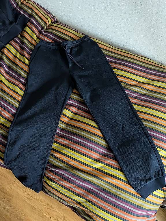 Pantaloni: Louis Vuitton Monogram Track Pants Navy Grösse M – Usato da Pratteln venduto da Mafium