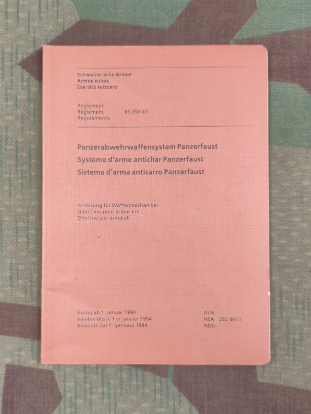 Schweizer Armee Uniformen: Reglement 65.359 dfi, Panzerabwehrwaffensystem Panzerfaust,  – Gebraucht aus Bauma von SwissMilitaria