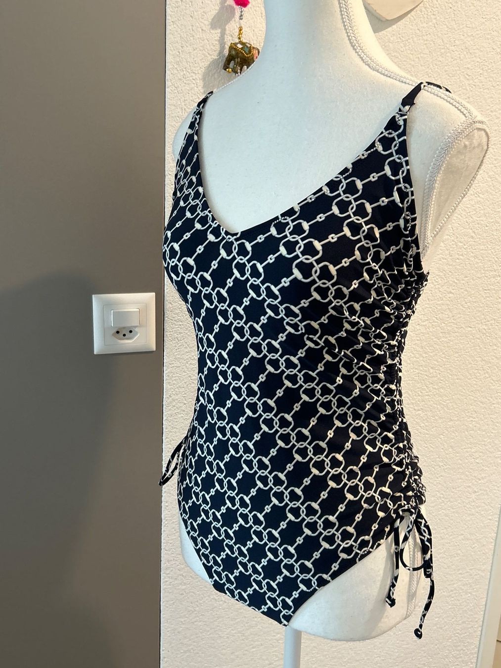 Badekleider & Bikinis: Badeanzug Damen schwarz mit Muster – Gebraucht aus Brunnen von Nala2929 3