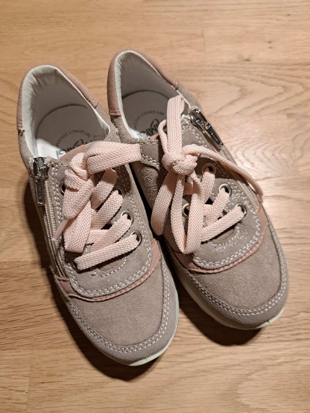 Primigi Scarpe per ragazze: Neue Primigi Sneaker Gr. 28 – Nuovo e nell'imballaggio originale da Bergdietikon venduto da Staphylococcus