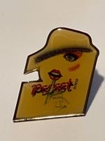 1 Pin Die Revue "pssst"