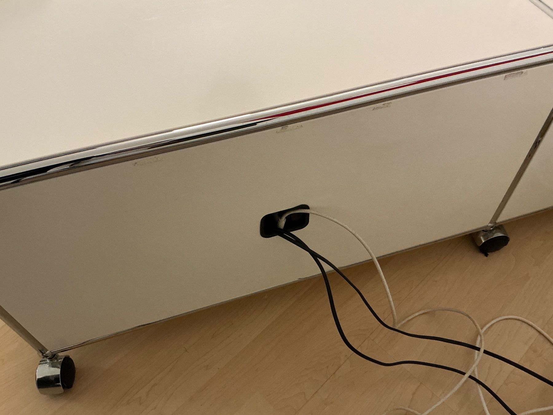 USM Kommoden: Sidebord USM weiss – Gebraucht aus Carona von LaDark11 4