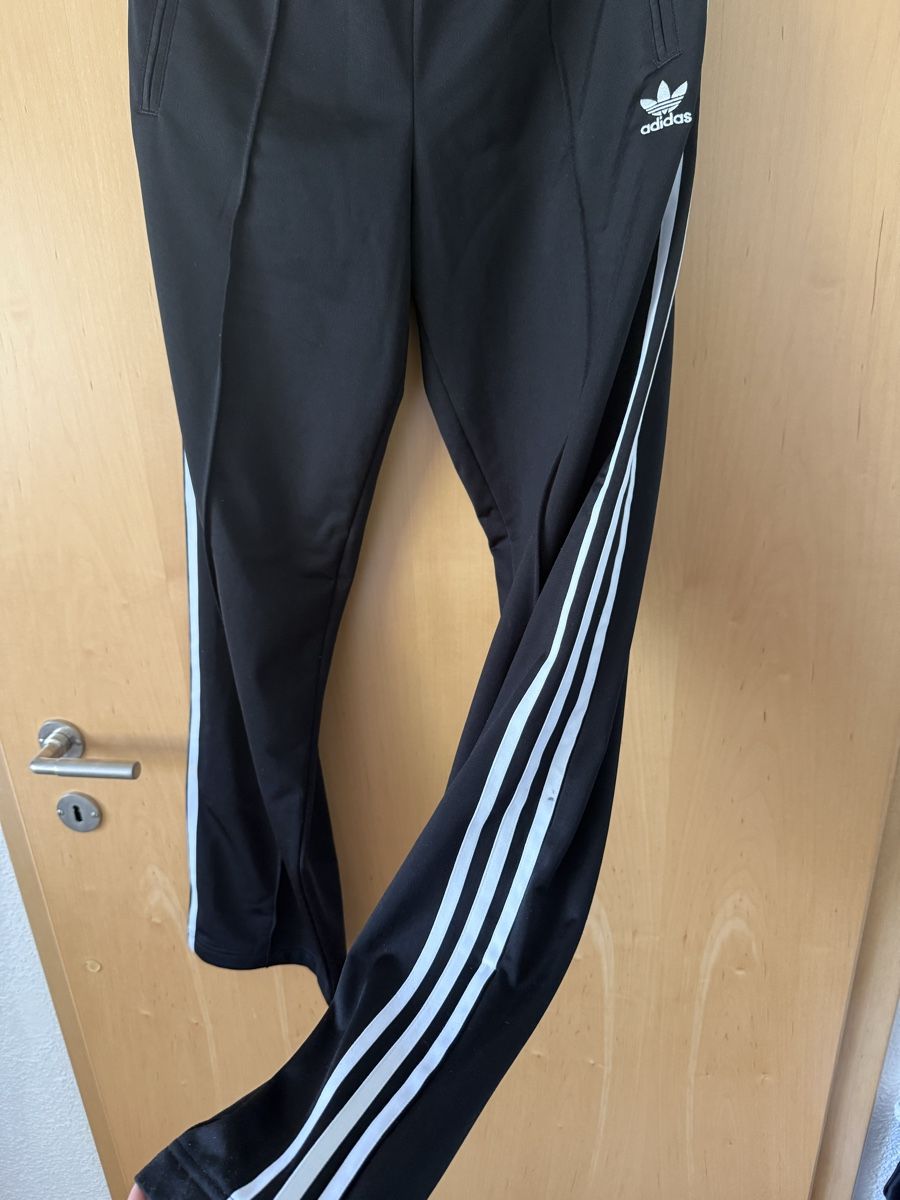 Adidas Pantalons: Adidas Trainerhose – D'occasion à Wilen (Sarnen) par aninaschwab 1
