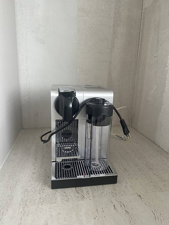 Machines à café & Machines à expresso: Nespresso Kaffeemaschine – D'occasion à Kaiseraugst par asl_c2pj