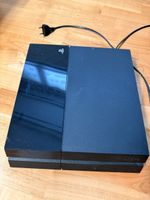 PlayStation 4 Konsole mit 2 Controllern und 3 Spielen