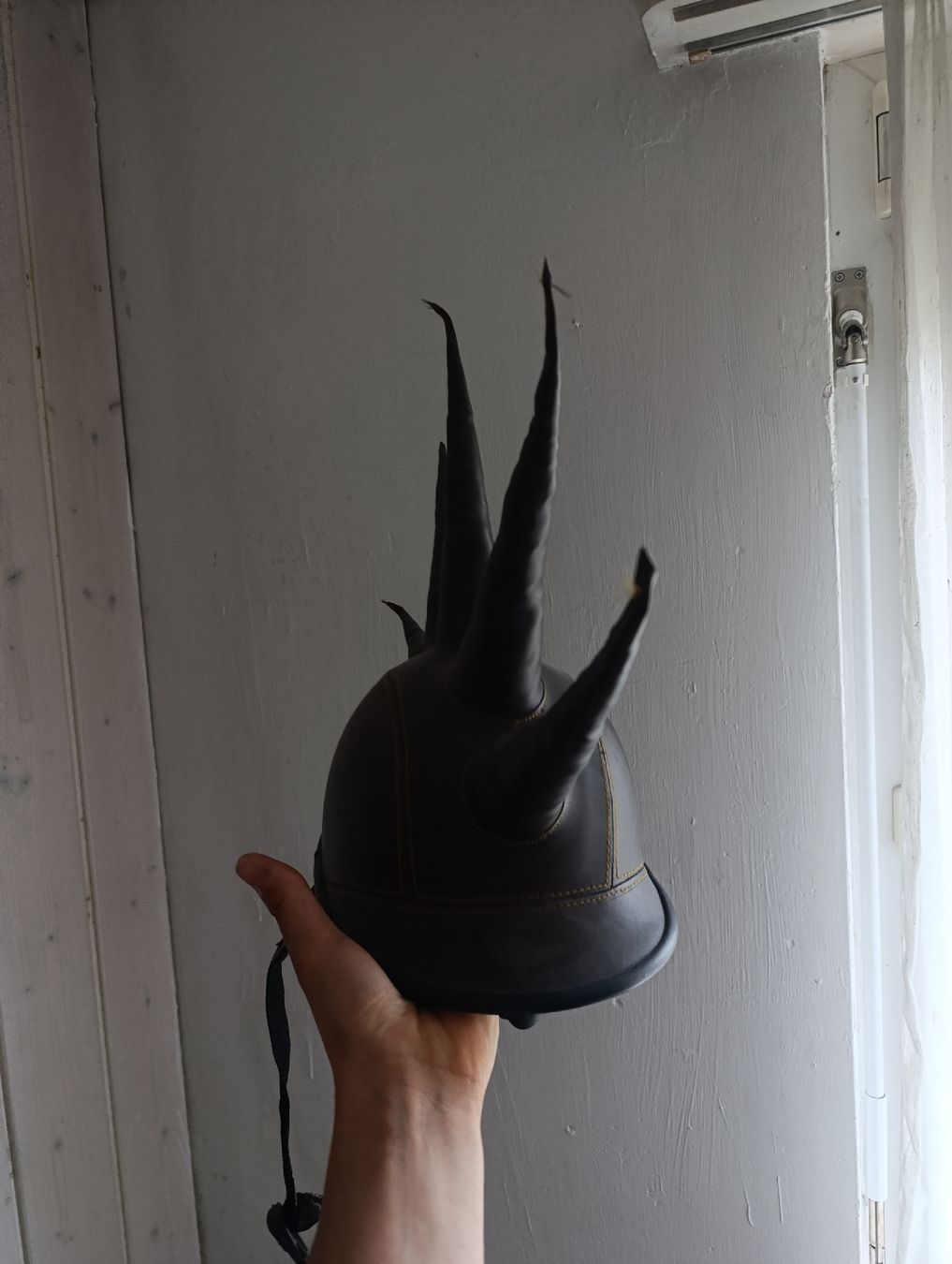 Copricapi, berretti & cappellini: Festival Helm mit Spikes – Usato da Staufen venduto da bnd_cl5r 1