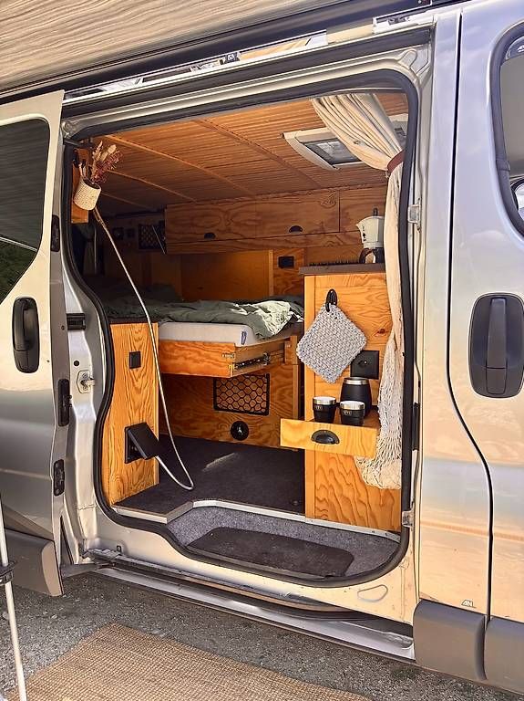 Camping Fahrzeuge: Renault Trafic Camper 2.0 dCi 115 PS | Reisefertig – Gebraucht aus Flims Waldhaus von ph86 1