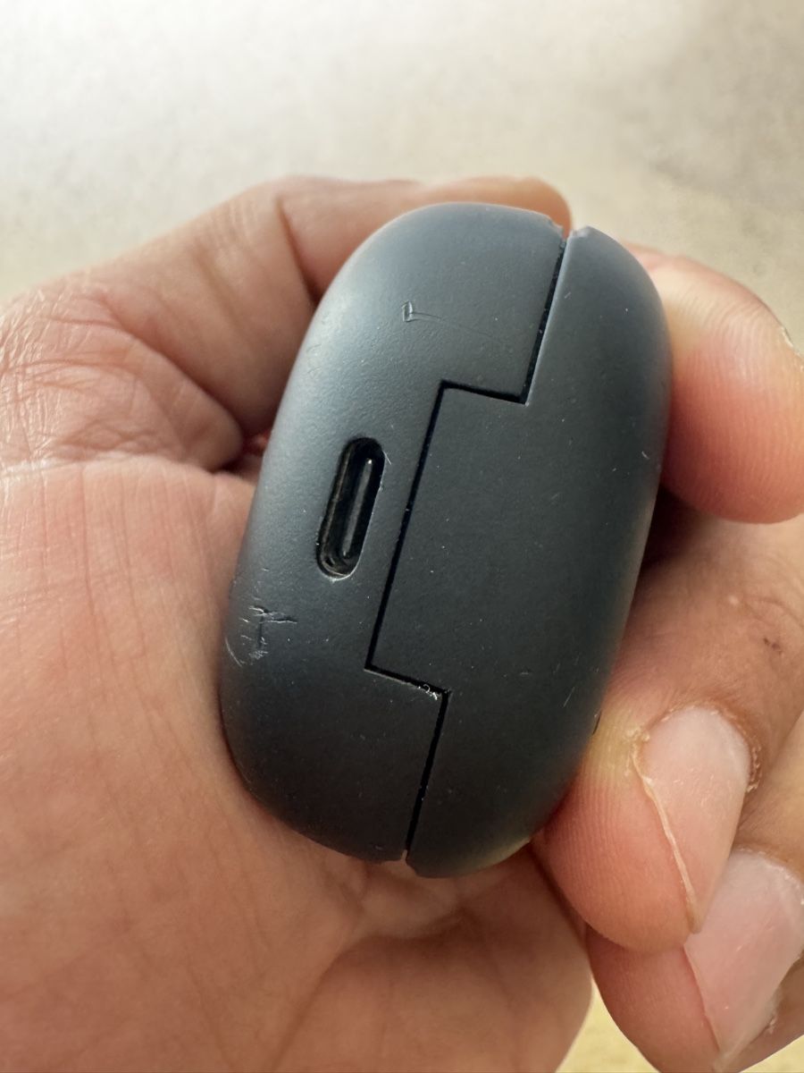 Samsung Cover & Protezioni schermo: Samsung Galaxy Buds Case - Black - Excellent Condition – Usato da Zollikon venduto da dau_9nvc 2