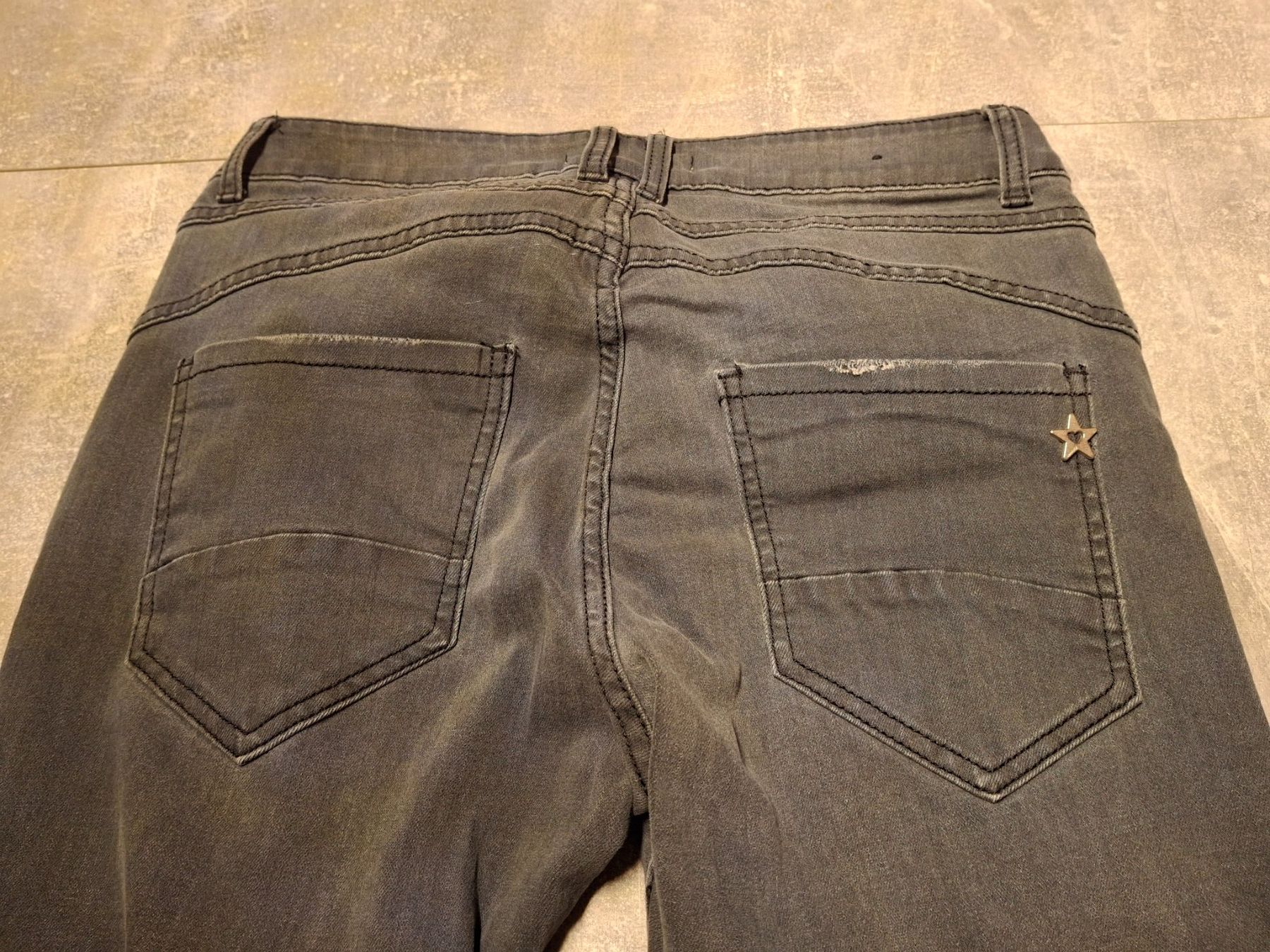 Jeans: Pantalon jeans 70% coton taille 36 marque Chicorée – Usato da Villiers venduto da san_jn5w 6