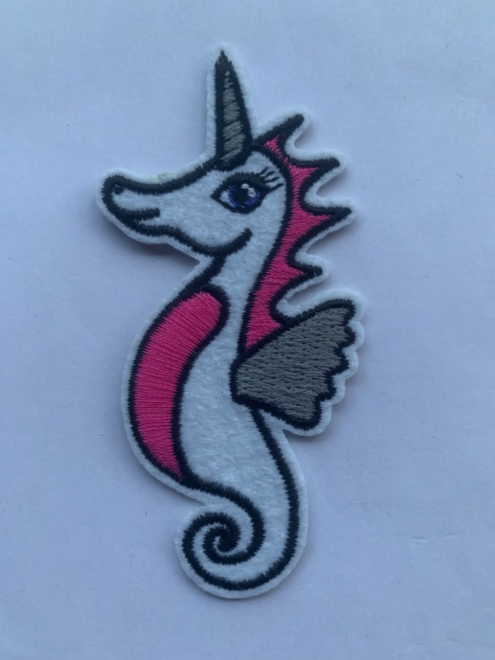 Toppe: Seepferdchen Patch Badge, Bügelbild – Nuovo e nell'imballaggio originale da Ostermundigen venduto da Mcone