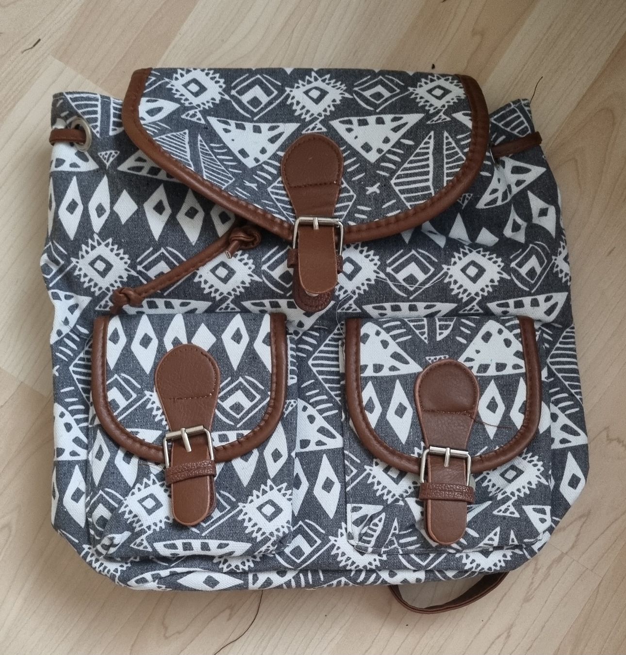 Rucksäcke: Rucksack gemustert mehrere Taschen – Neu (gemäss Beschreibung) aus Hünenberg von mel__