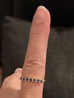 Jolie bague fine 57,5 plaquée sertie pierres zircons bleues