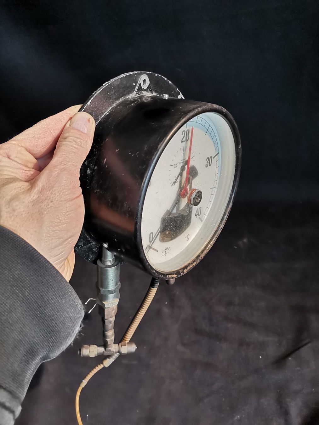 Messen: Demag Manometer, Altes Druckmessgerät, Industriedesign – Gebraucht aus Wiedlisbach von materialkreislauf 1