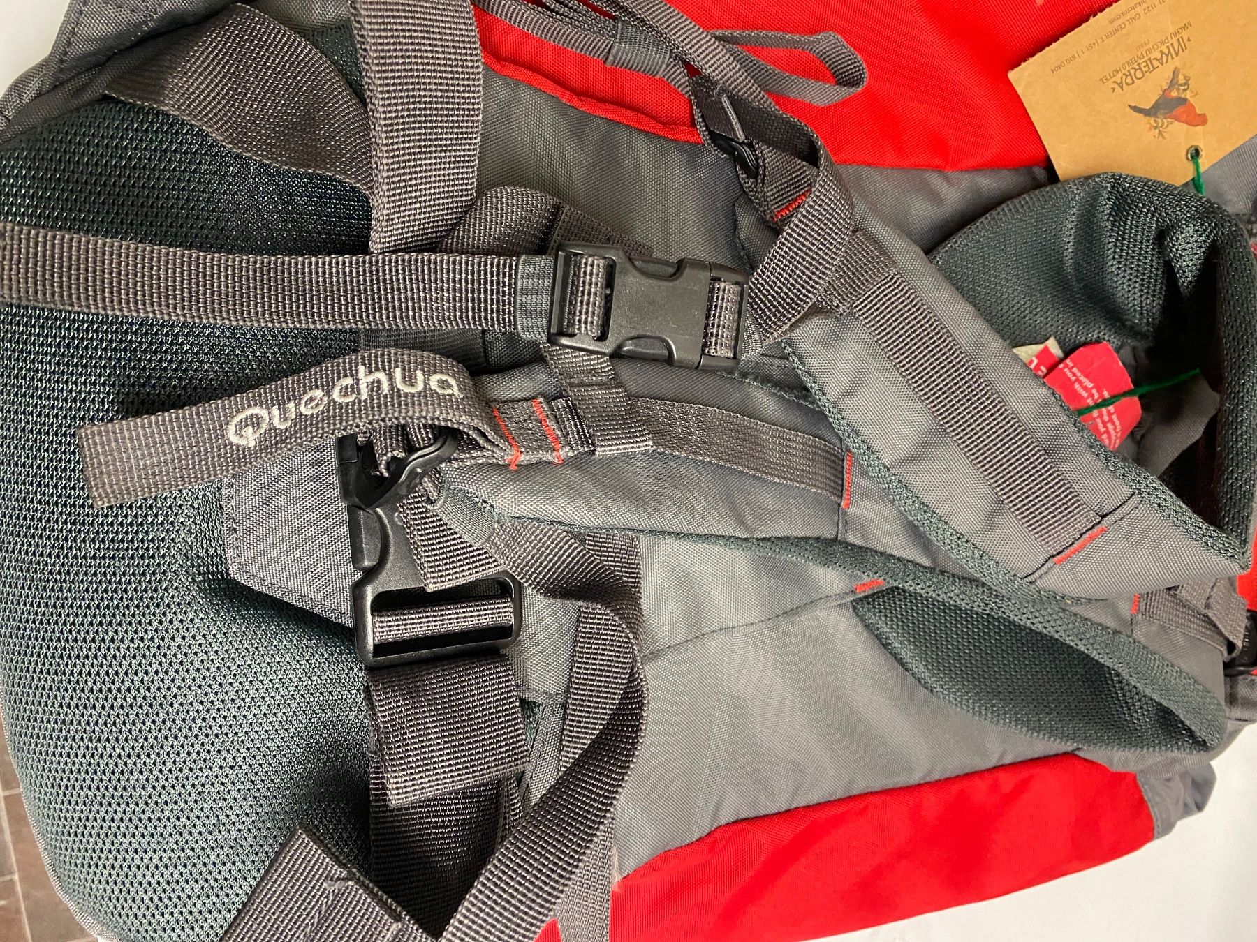 Decathlon Zaini: Quechua Red Hiking Backpack 30L – Usato da Zürich venduto da maferv_23 3