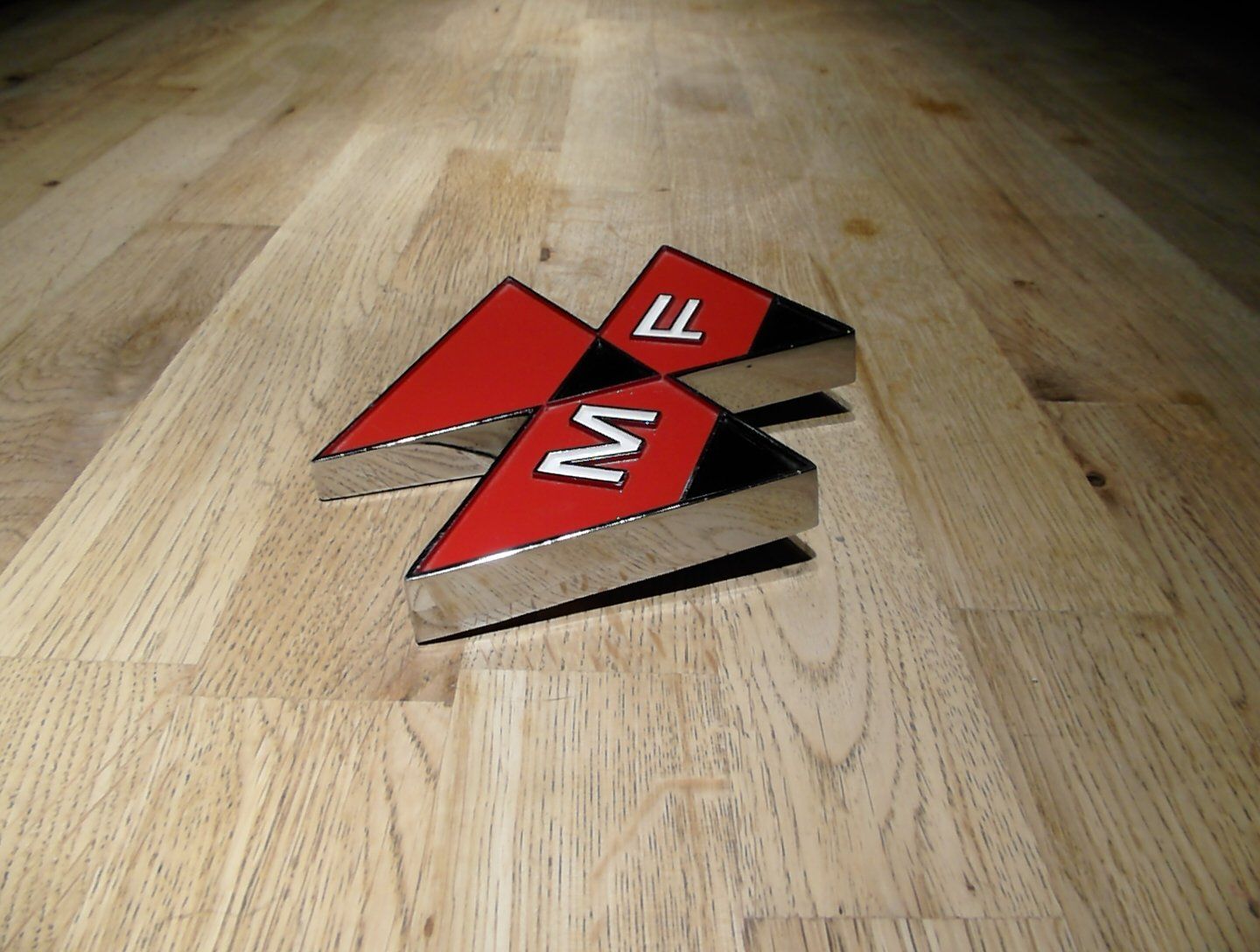 Massey Ferguson Traktoren: Massey Ferguson Emblem – Neu (gemäss Beschreibung) aus Hausen AG von Chrugeli4 2
