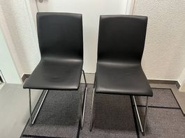 Stuhl mit Metallbein