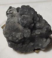 Calcedonio Nero Botrioidale con Drusa di Quarzo Scintillante