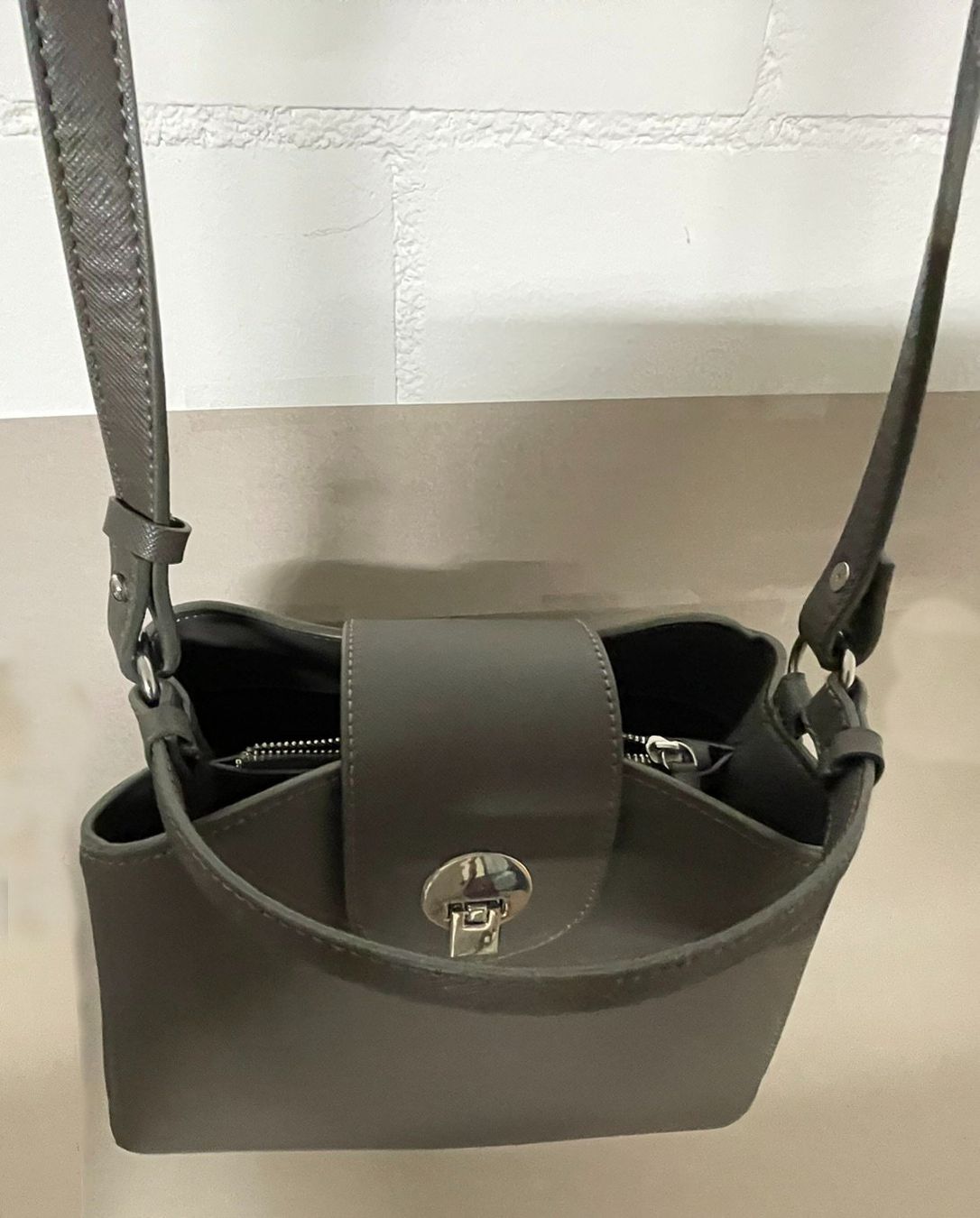 Borse da donna: NEU: Damen-Umhängtasche – Nuovo (secondo la descrizione) da Frenkendorf venduto da Yard-Sale-2000 2