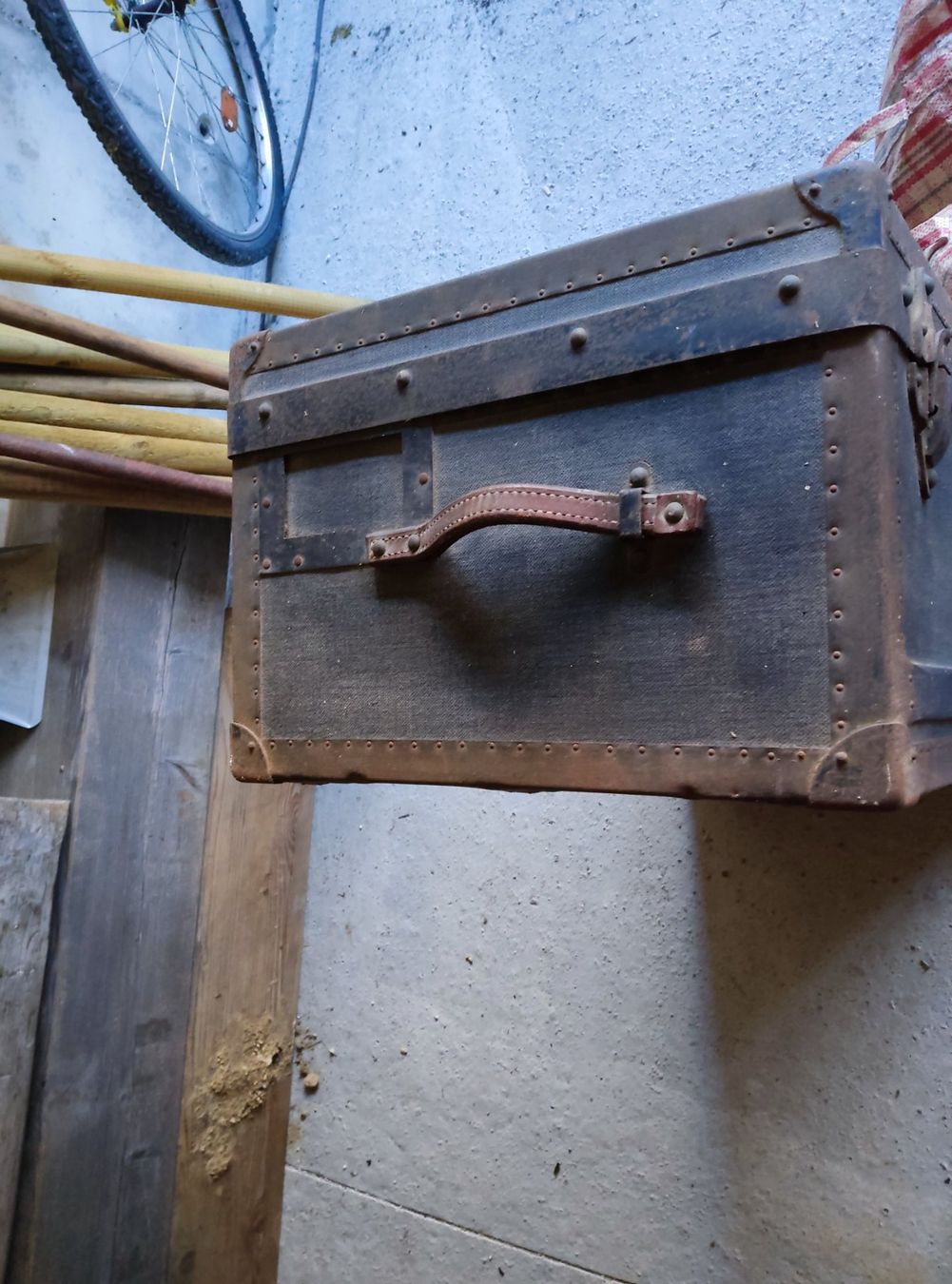 Schweizer Armee Reisekoffer: Valise ancienne – Gebraucht aus Vicques von prairie0809 4