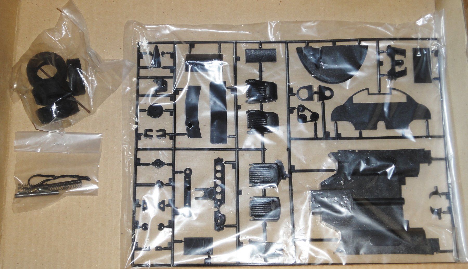 Bandai Kit di modellismo & Modellini statici: BANDAI FERRARI DINO 1:16 – Nuovo (secondo la descrizione) da Frümsen venduto da Malibu69 5
