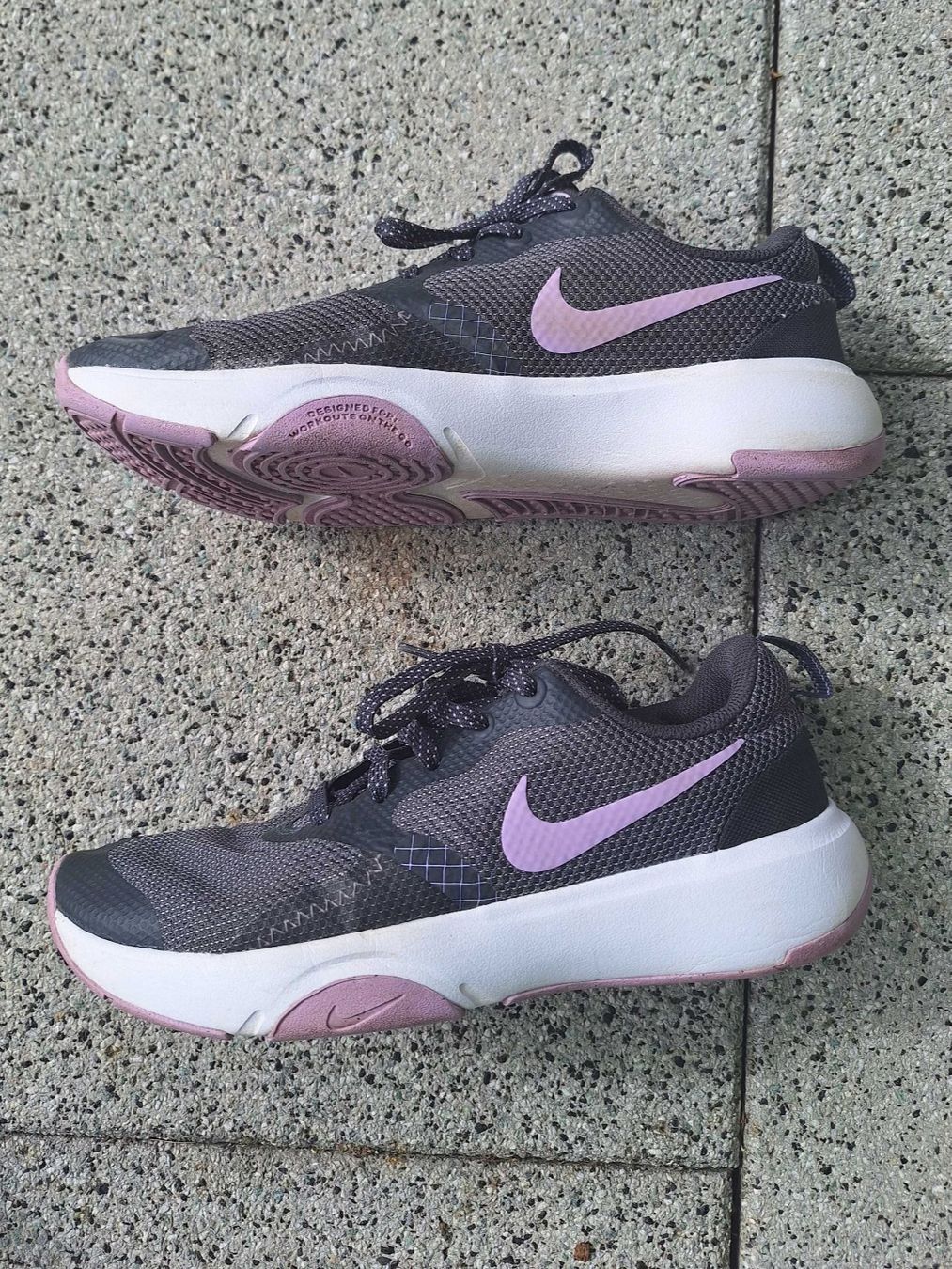 Nike Schuhe für Mädchen: Hallenschuhe, Nike, Mädchen, Gr. 39 – Gebraucht aus Küttigen von Cmerkli 2