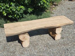 einfache Holzbank