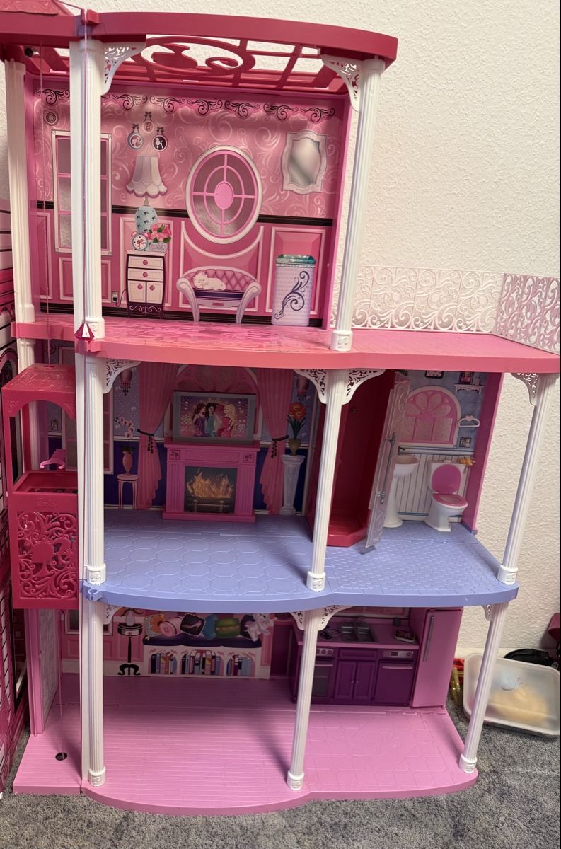 Barbie Case e mobili per bambole: Barbie Traumhaus mit Lift – Usato da Muttenz venduto da Elif8
