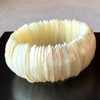 Bracelet large en nacre naturelle