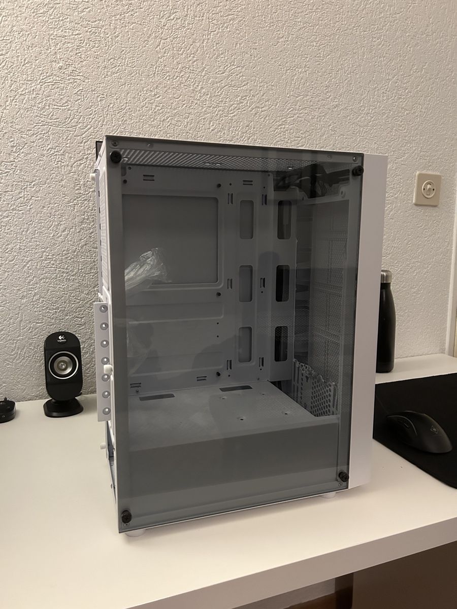 Gehäuse: Boîtier PC pour ATX, mATX, Mini-ITX – Gebraucht aus Sion von reii 1