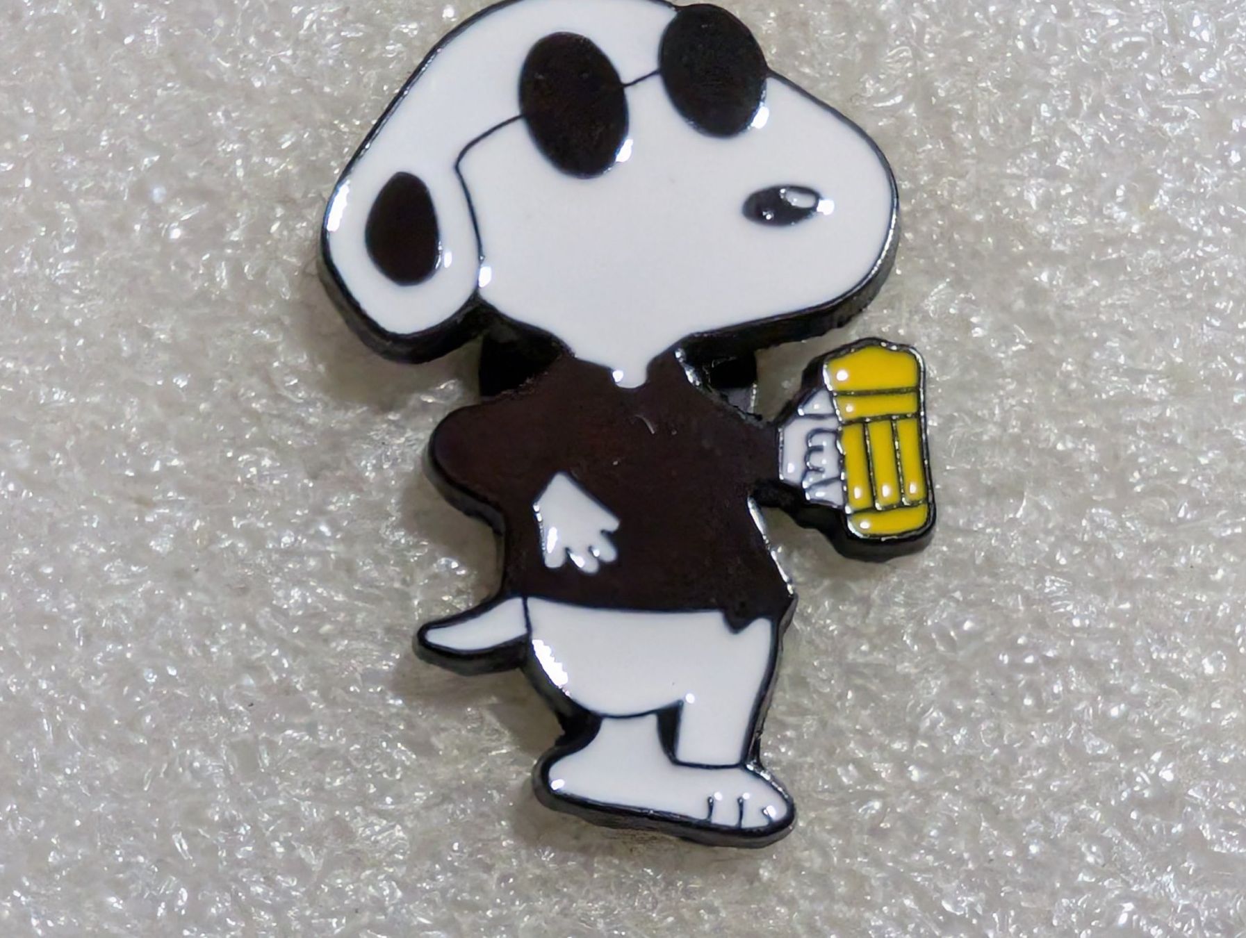 Plaketten & Abzeichen: Ansteckbutton 241: Snoopy – Gebraucht aus Oppligen von Pin-Fall-Shop
