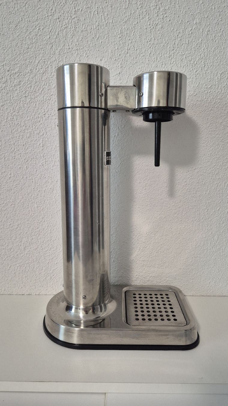 Aarke Elettrodomestici da cucina: AARKE Carbonator II Wassersprudler Silber – Usato da Dübendorf venduto da digital_bath 2