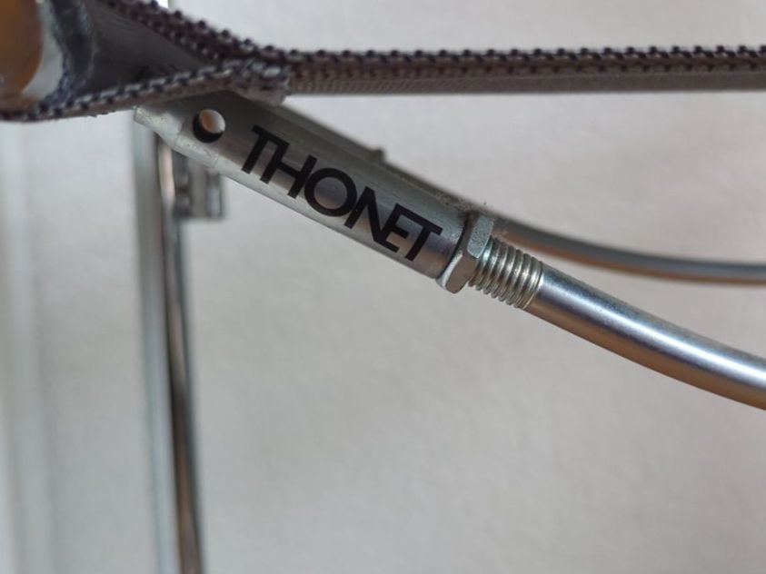 Thonet Stühle: Thonet Freischwinger mit Netz- / Textilbespannung – Gebraucht aus Stans von Fabdc 5