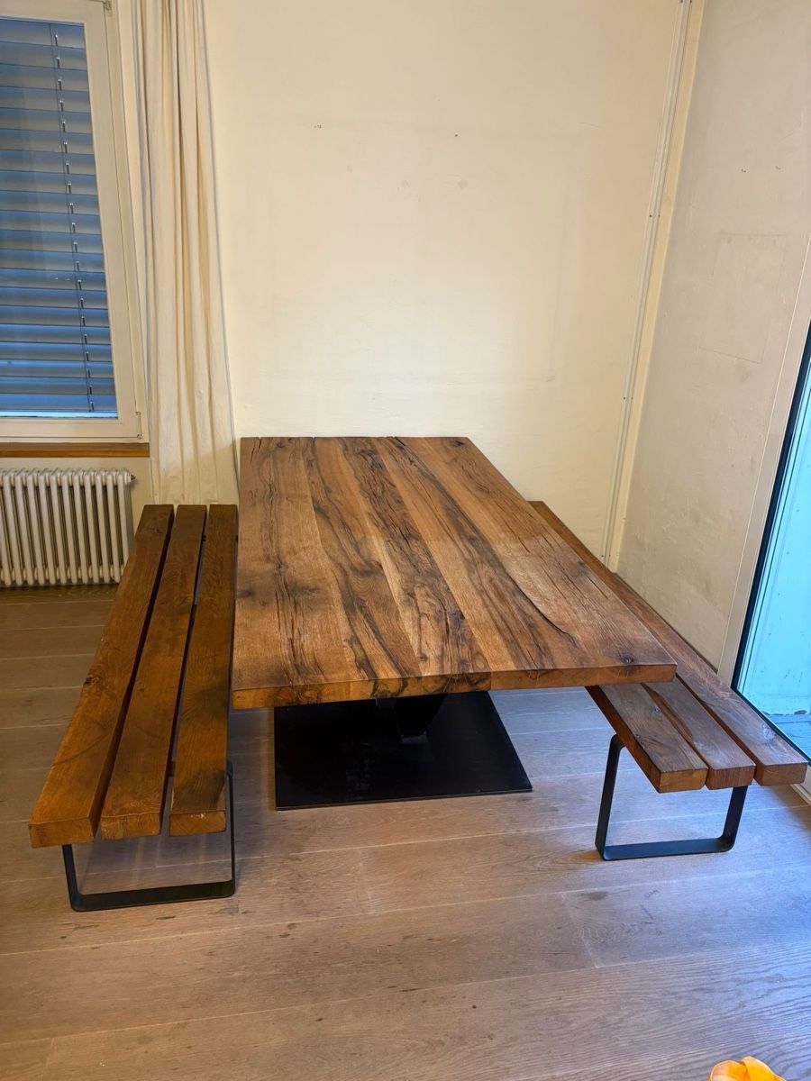 Tavoli: Massivholztisch mit Bänken – Usato da Basel venduto da Elmachotom