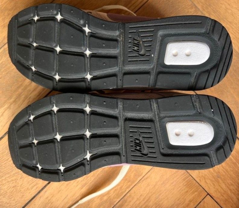 Nike Scarpe da donna: Nike Venture Runner Trainers, Size 38.5 – Usato da Zürich venduto da Rissons 3