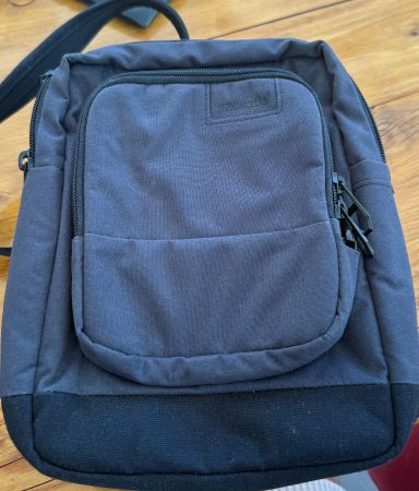 Pacsafe Anti-Diebstahl Umhängetasche Grau |Crossbody Bag
