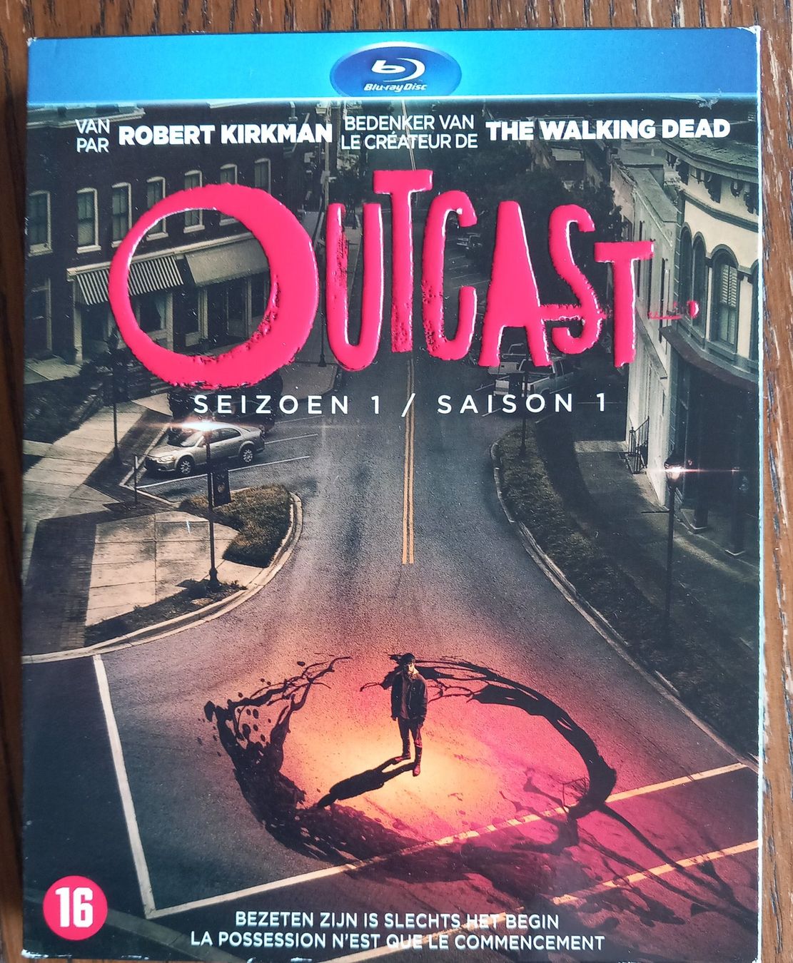 Tous les DVDs: Outcast - Saison1 Blu-ray – D'occasion à Gingins par Demonseed
