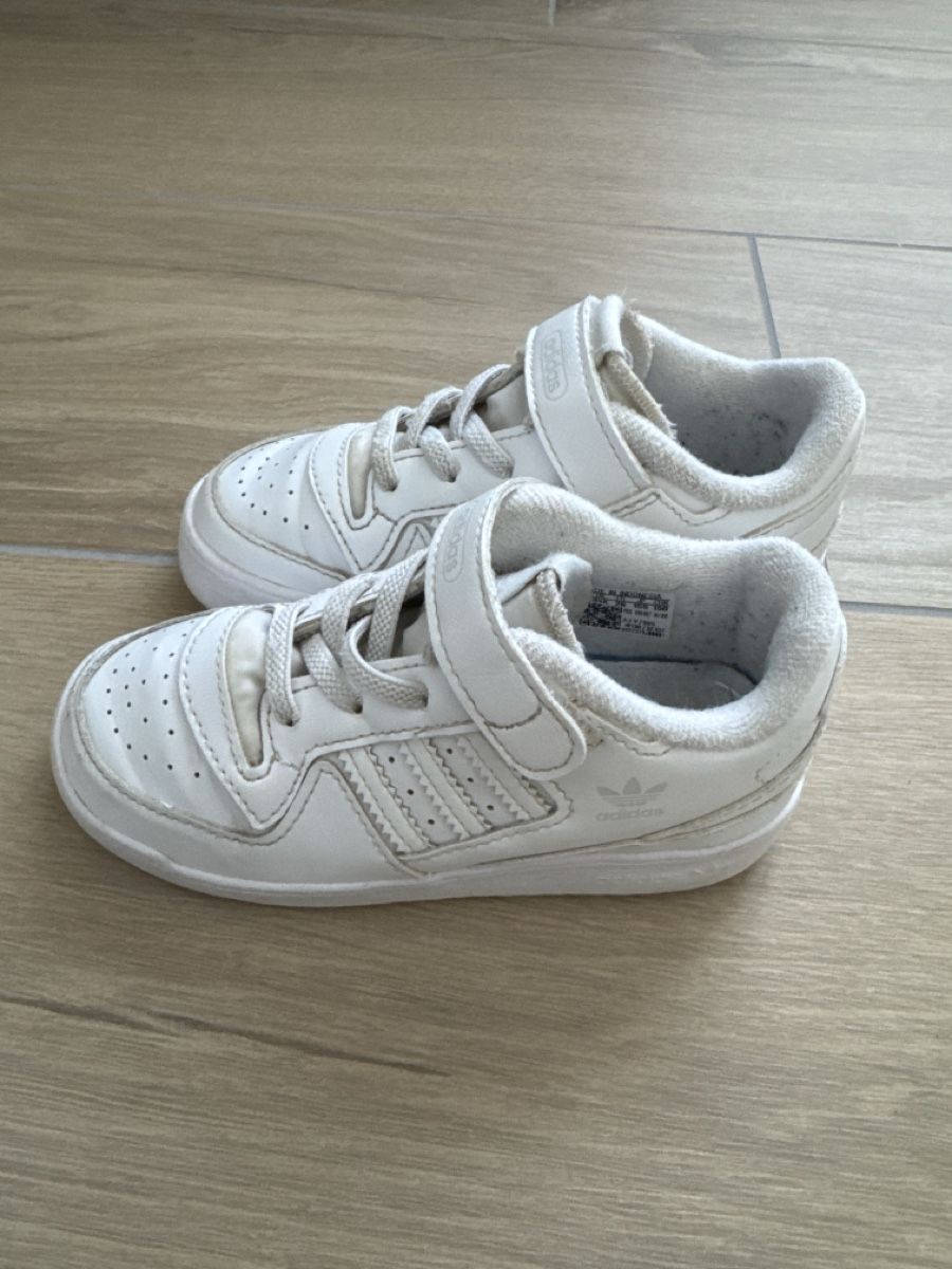 Adidas Schuhe für Jungen: Baskets enfant Adidas - taille 26 – Gebraucht aus Saillon von alico 2