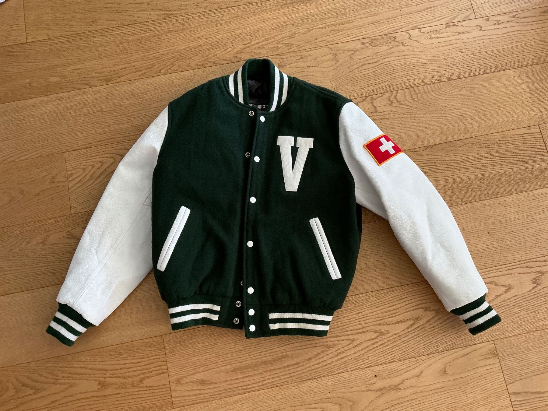 Giacche: College Jacket – Nuovo (secondo la descrizione) da Genève venduto da mario2211