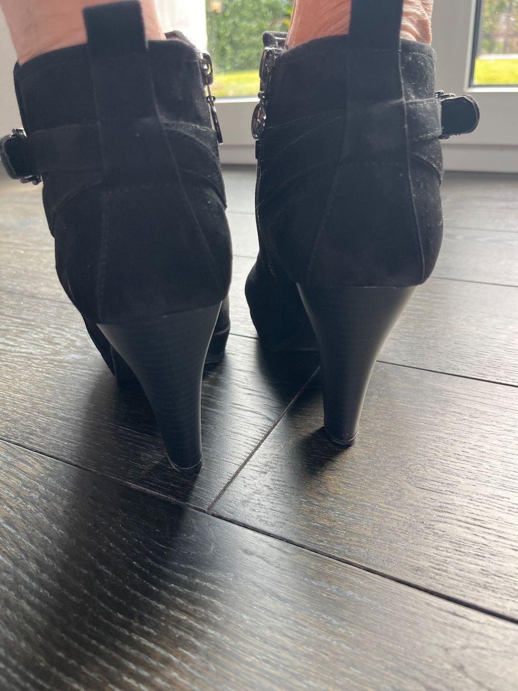 Scarpe da donna: Bottines en daim t. 40 – Usato da Posieux venduto da evs_57x2 1