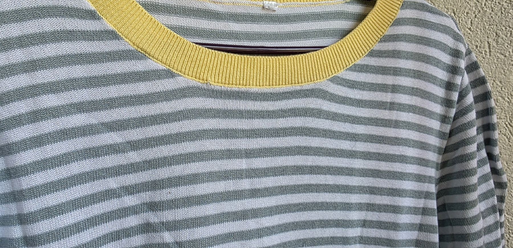 Pullover & Sweatshirts: Pull /Tshirt Manches courtes rayé Taille XL – Gebraucht aus Yverdon-les-Bains von van_dq65