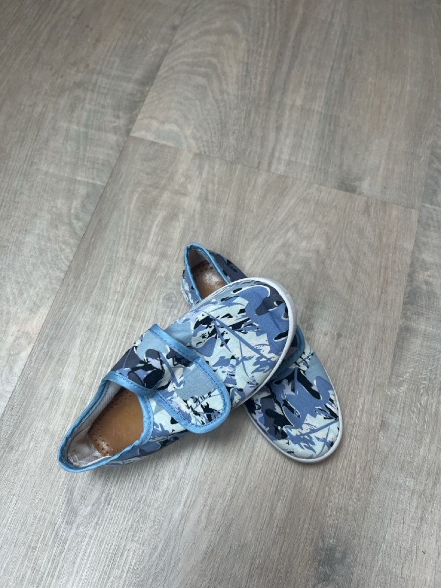 Scarpe per ragazzi: Kinder Hausschuhe 31 – Usato da Bachenbülach venduto da Dana_Ondrasik 1