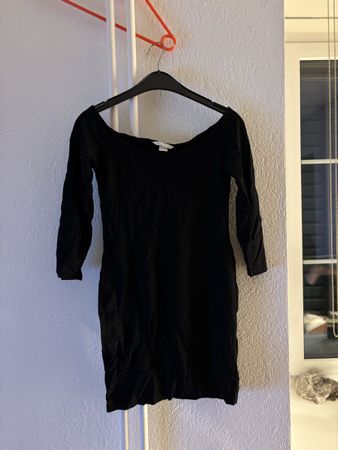 H&M Kleid schwarz Ärmel 3/4 Ausschnitt Grösse S